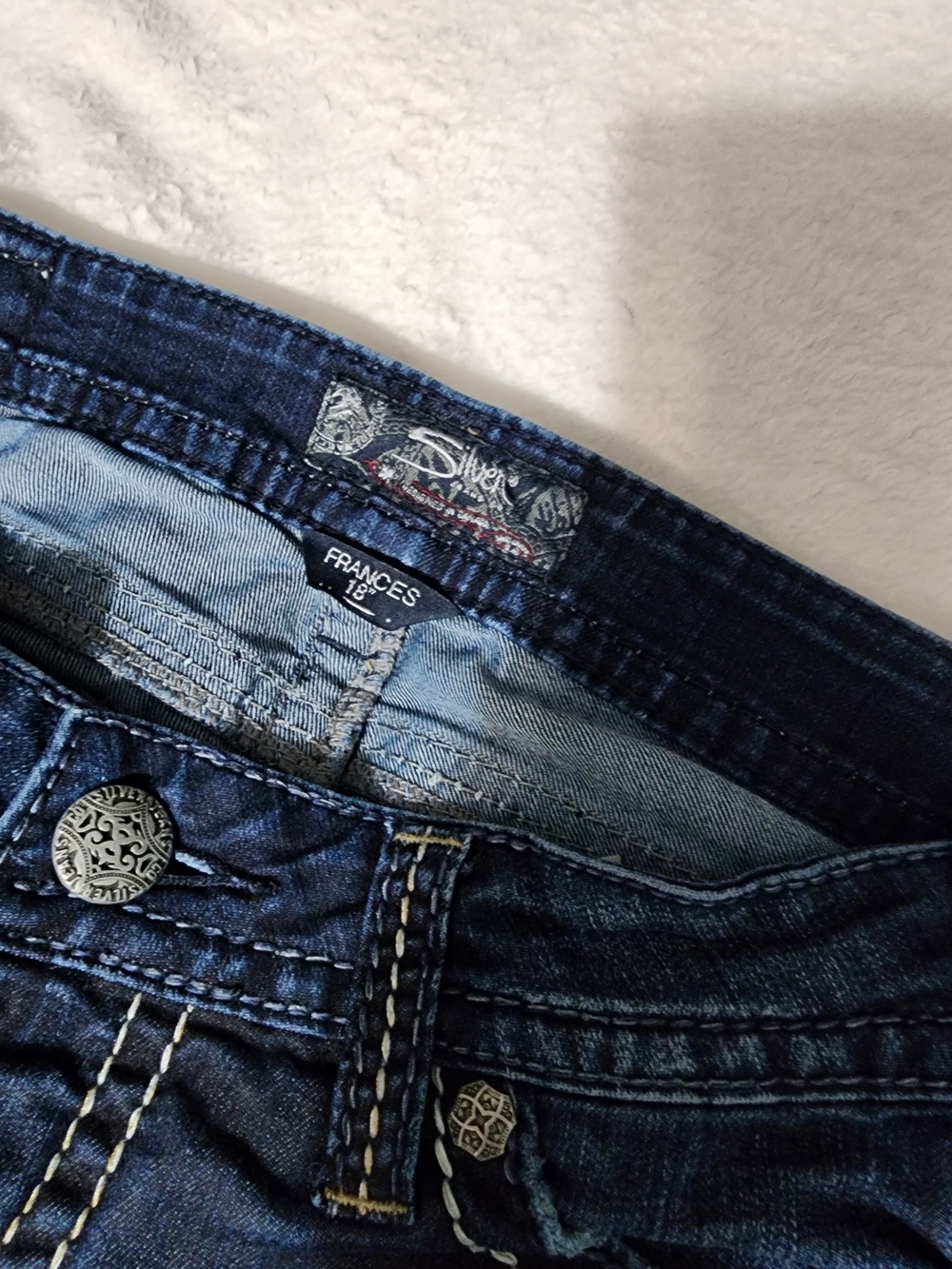 Silver Jeans Dark Blue Flare Jeans with Contrast Stitching - Picture 5 of 9